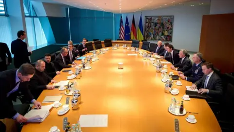 Progress in Ukraine Ceasefire Talks as US and Allies Advocate for Security Guarantees