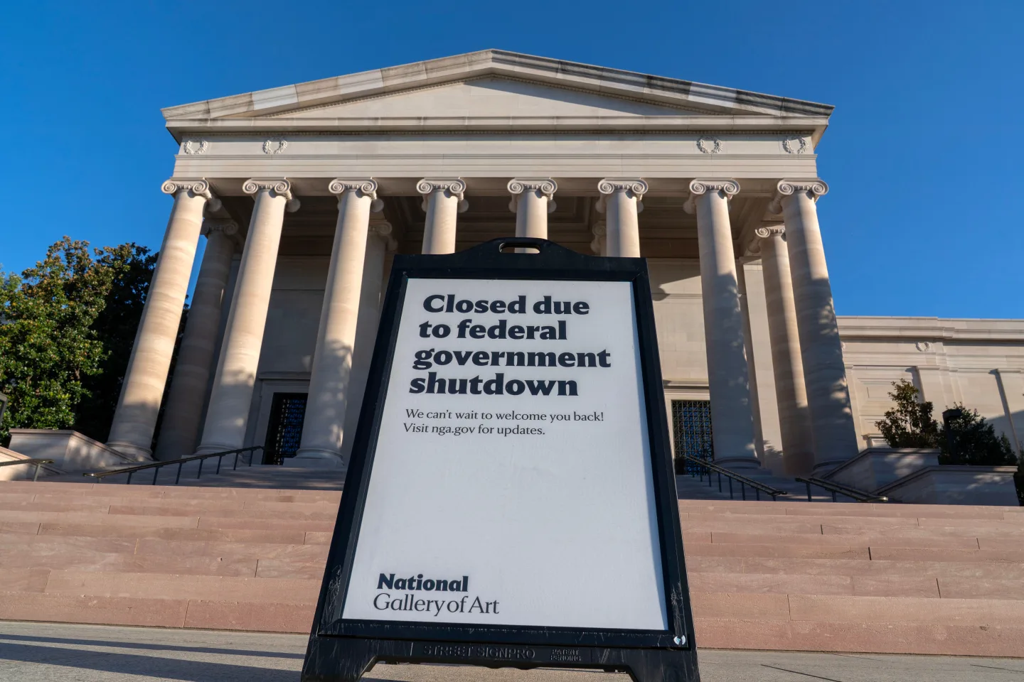 Government Shutdown Looms Larger as Talks Stall