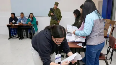 Ecuador Rejects Foreign Military Bases, Upholds Constitutional Ban