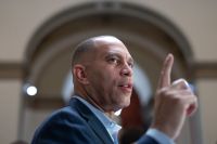Christopher P. Moynihan, recently pardoned for his role in the January 6 Capitol riot, was arrested after threatening to kill House Minority Leader Hakeem Jeffries in a text message.