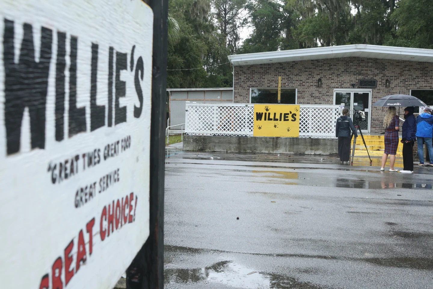 Mass Shooting at South Carolina Bar Leaves Four Dead and Revelers Silent