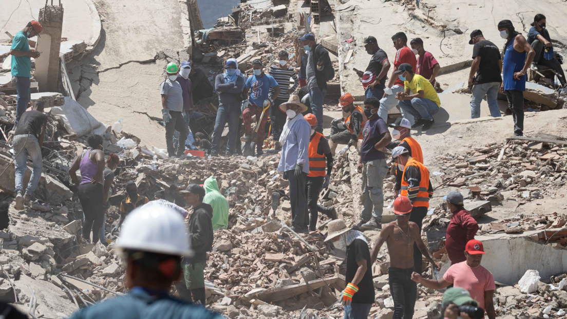 Venezuela Earthquake Aftershock Leaves Communities Working Alone