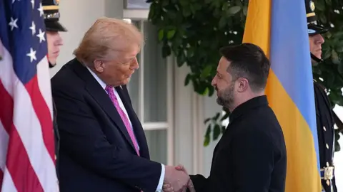 Zelensky's Attempt for Tomahawk Missiles Falls Short in Trump Meeting