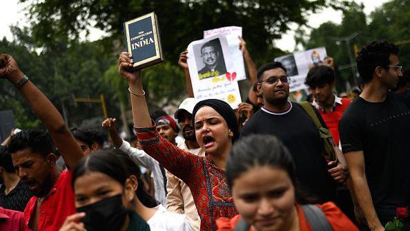 Thousands of ‘Cockroach’ Protesters Defy Police, March on Delhi Parliament