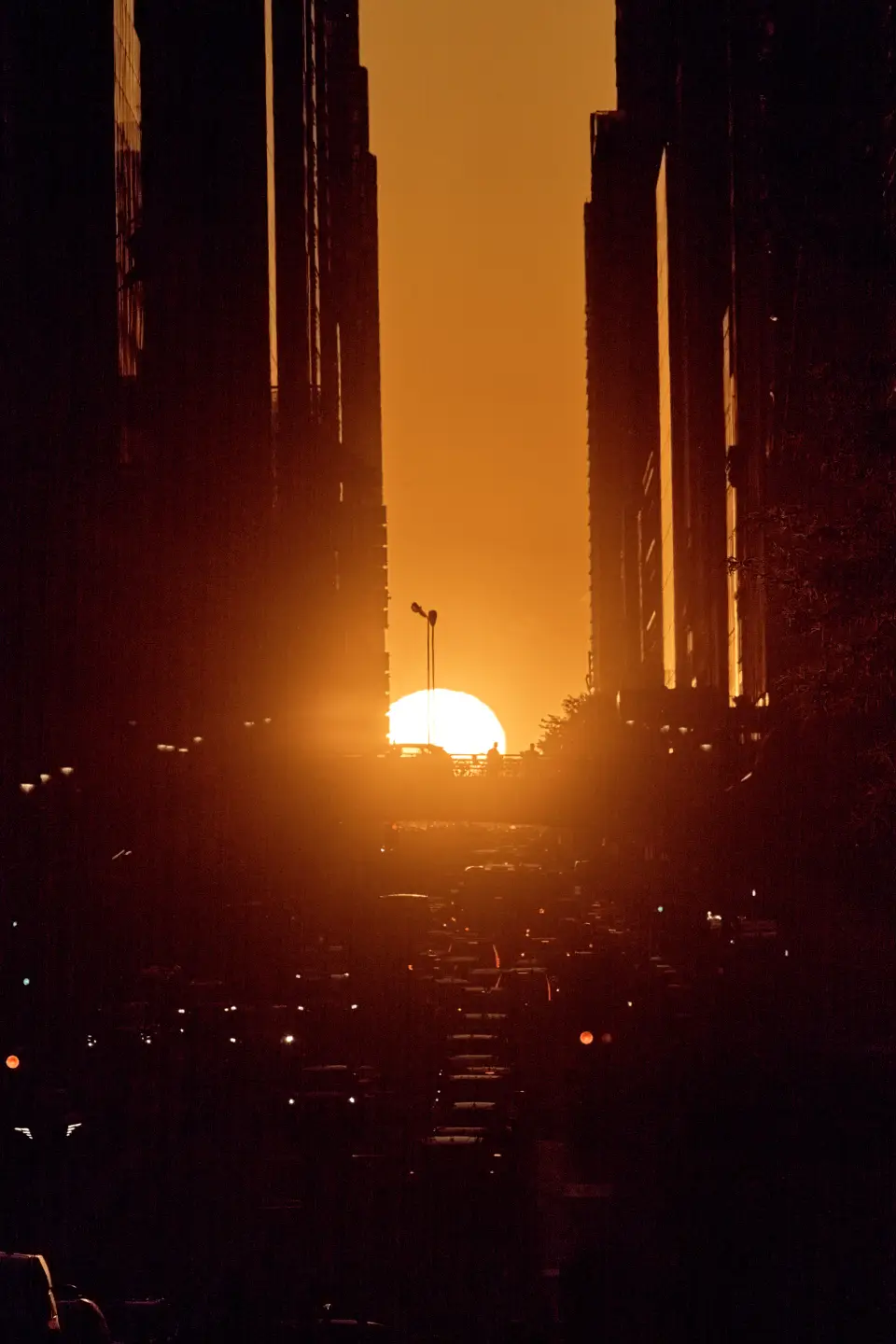 Manhattanhenge Returns: NYC Skies Align with Skyscrapers