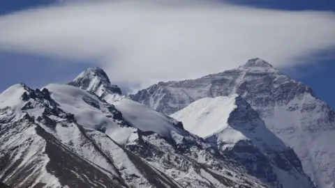 Stranded on Everest: Hikers Face Hypothermia Amidst Blizzard Rescue Operations