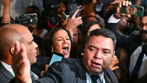 Brazil Congress Erupts in Chaos Amid Bolsonaro Sentence Reduction Debate