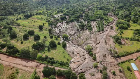 Tragic Landslide in Kenya Claims 21 Lives Amidst Heavy Rains