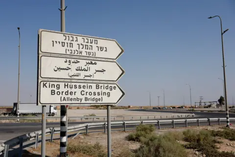 Israel Closes Allenby Bridge Crossing, Stranding Palestinians in West Bank