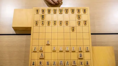 Japanese Shogi Player Calls Out Bias Against Pregnant Women in Title Matches