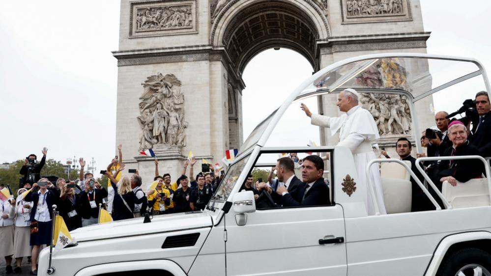 Pope Leo XIV’s Paris Mass Draws Half a Million, Issues AI Warning