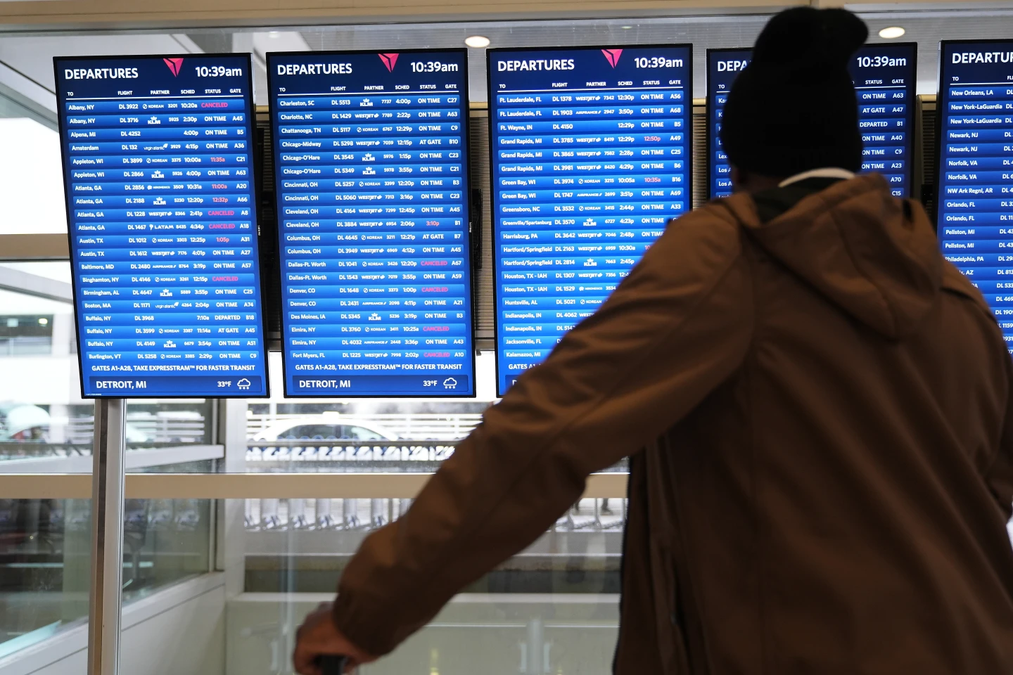 US Air Traffic Faces Major Disruptions Amid Government Shutdown