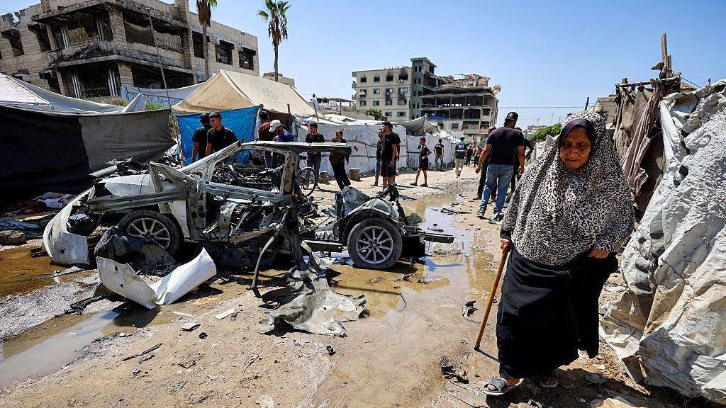 Israeli Fire Kills Three in Gaza City During Reported Raid