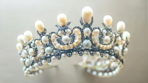 Details Emerge from the Louvre Heist: A Bold Theft of Priceless Jewels