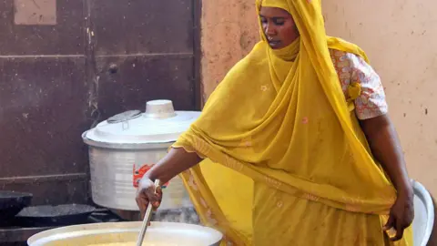 Sudan's Community Kitchens Face Collapse Amid Ongoing Crisis