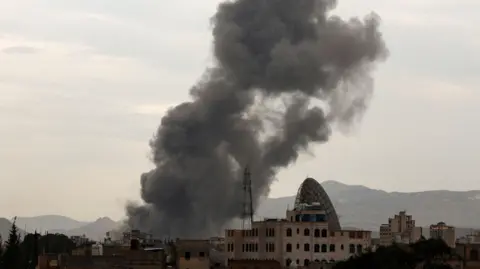 Israeli Air Strikes on Houthi-Controlled Yemen Result in 35 Fatalities