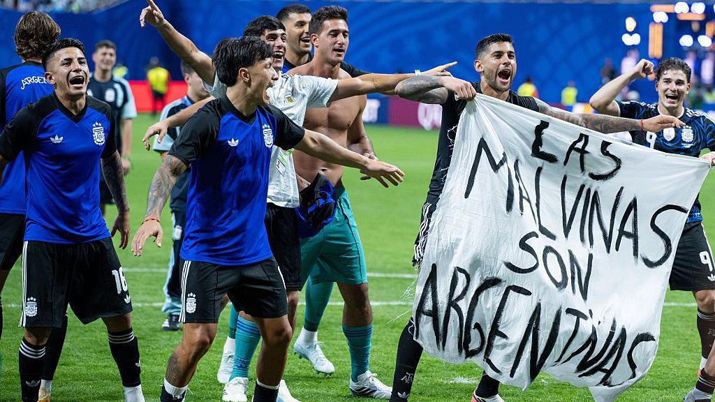 FIFA probes Argentina over Falkland Islands banner