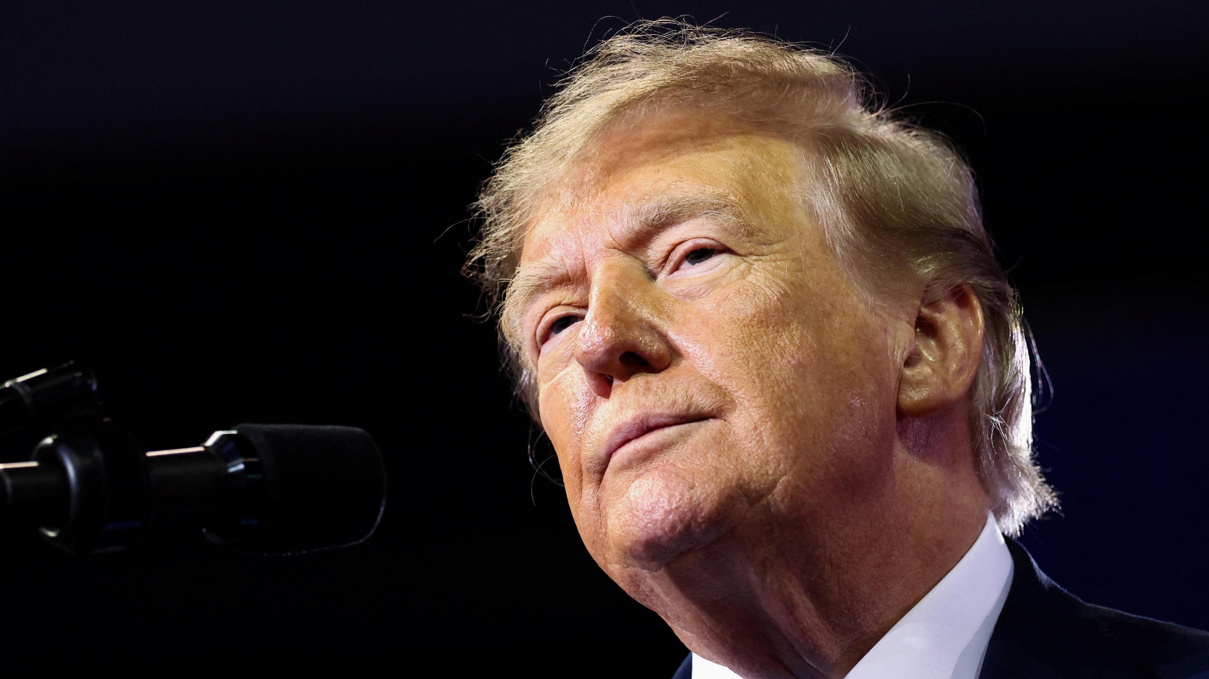 Trump Halts Russian Sanctions to Keep Negotiations Alive