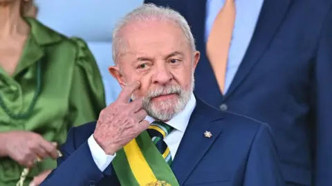 Lula Defends Bolsonaro's Trial Amid Trump Tariff Controversy