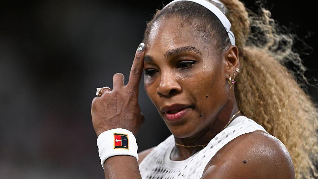 Knee injury forces Serena Williams to cancel Wimbledon doubles comeback