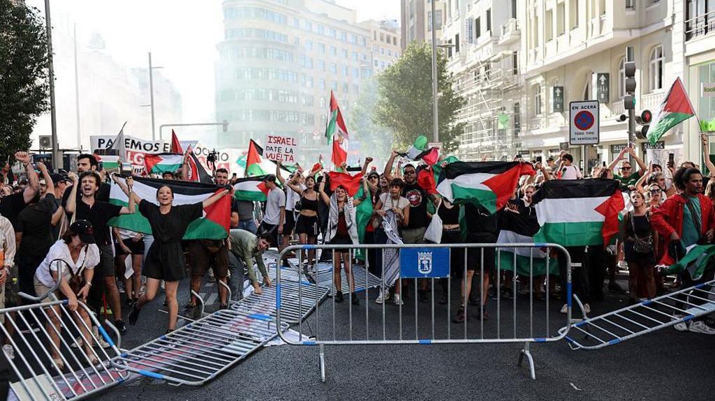 Protests Force Abandonment of Vuelta a España Finale