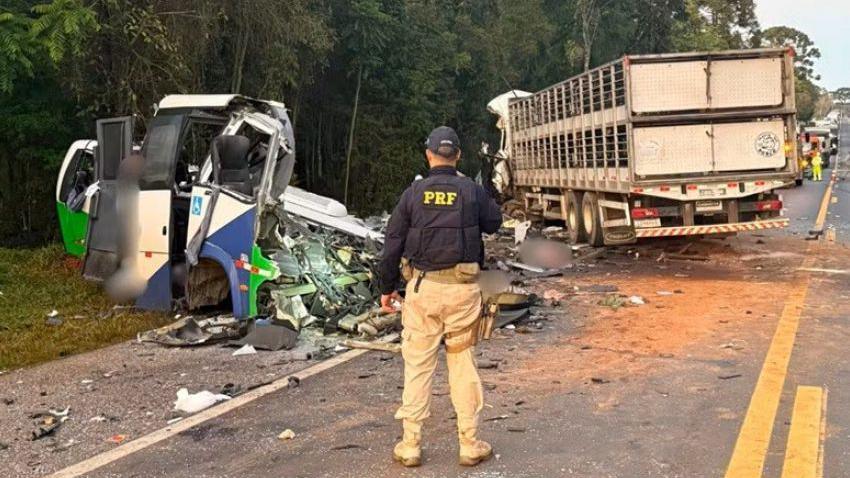 Brazilian Tragedy: Minibus Collides with Lorry, Killing 23