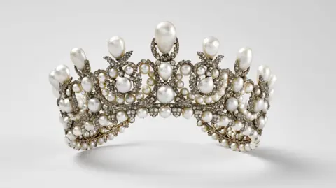 Massive €88 Million Jewelry Heist at the Louvre: Details Emerge