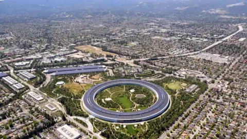 Silicon Valley's AI Bubble: A House of Cards?
