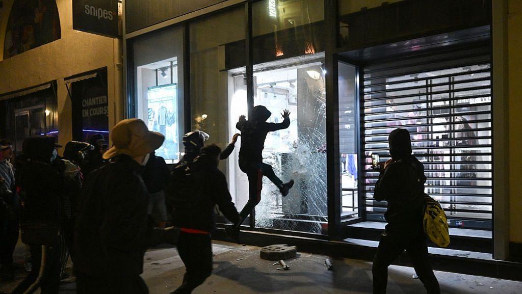 Vinted Removes Loot‑Stolen Listings After France’s Riots