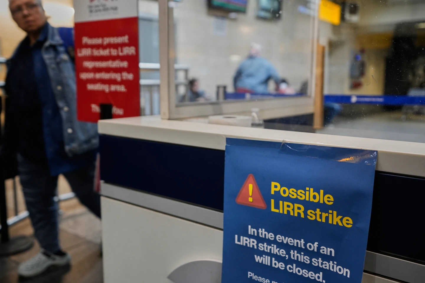 Long Island Rail Road Workers Strike, Disrupting Commuter Traffic