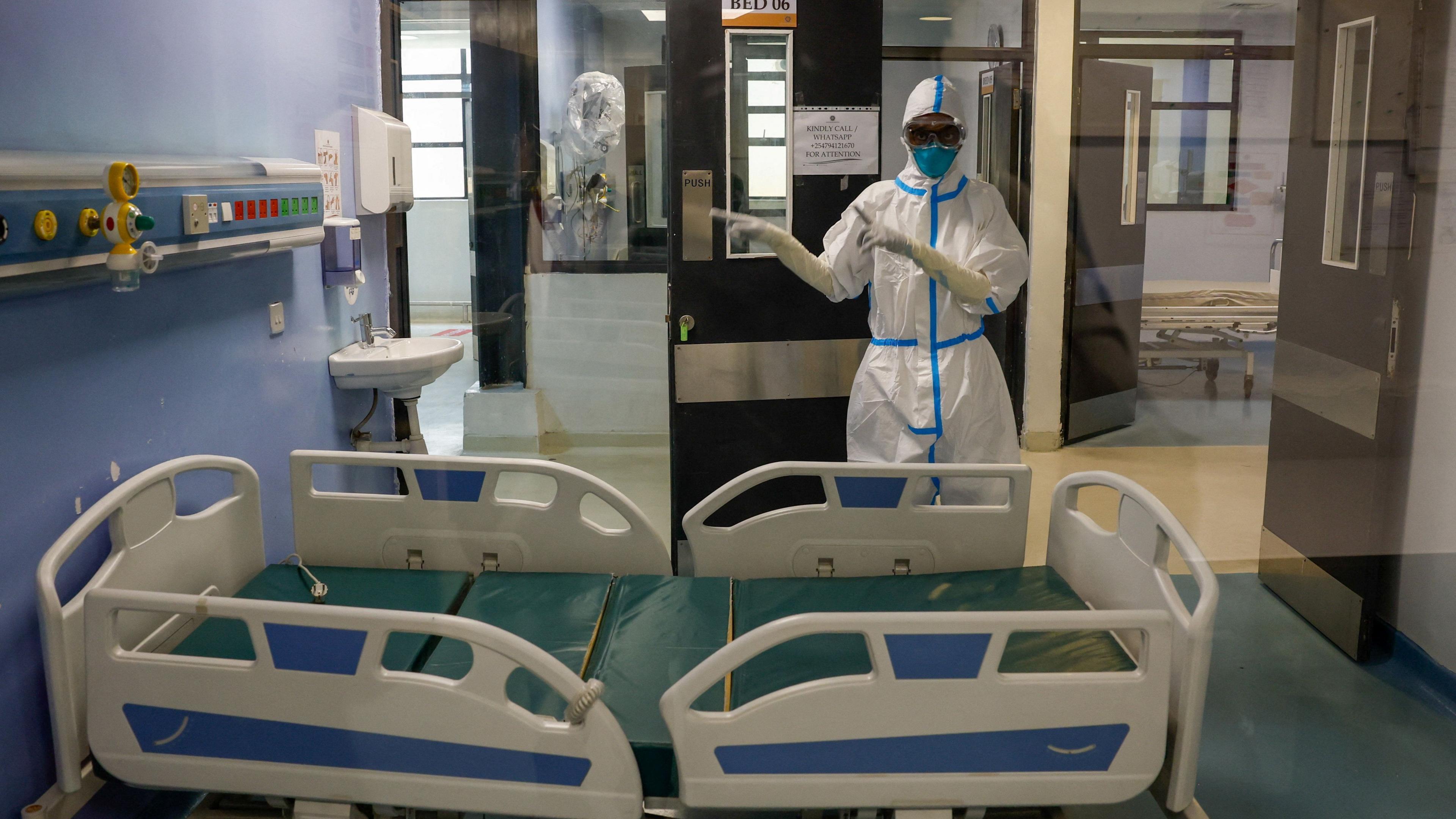 Kenya Quarantines Ten After First Ebola Death Sparks Scrutiny of Border Screening