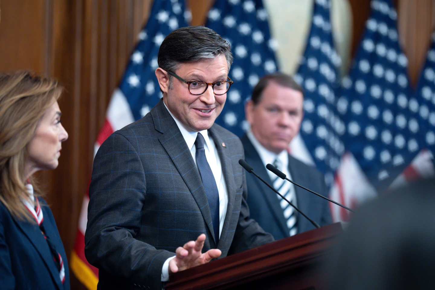 Government Shutdown Stalemate: Senate Rejects Bipartisan Efforts to Pay Federal Workers