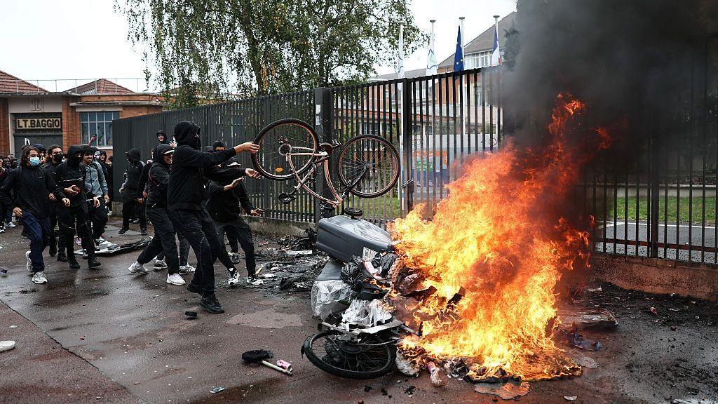 France detains over 400 students amid nationwide school protests