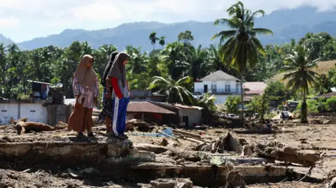 Devastating Floods in Indonesia Claim Over 600 Lives as Rescue Efforts Intensify