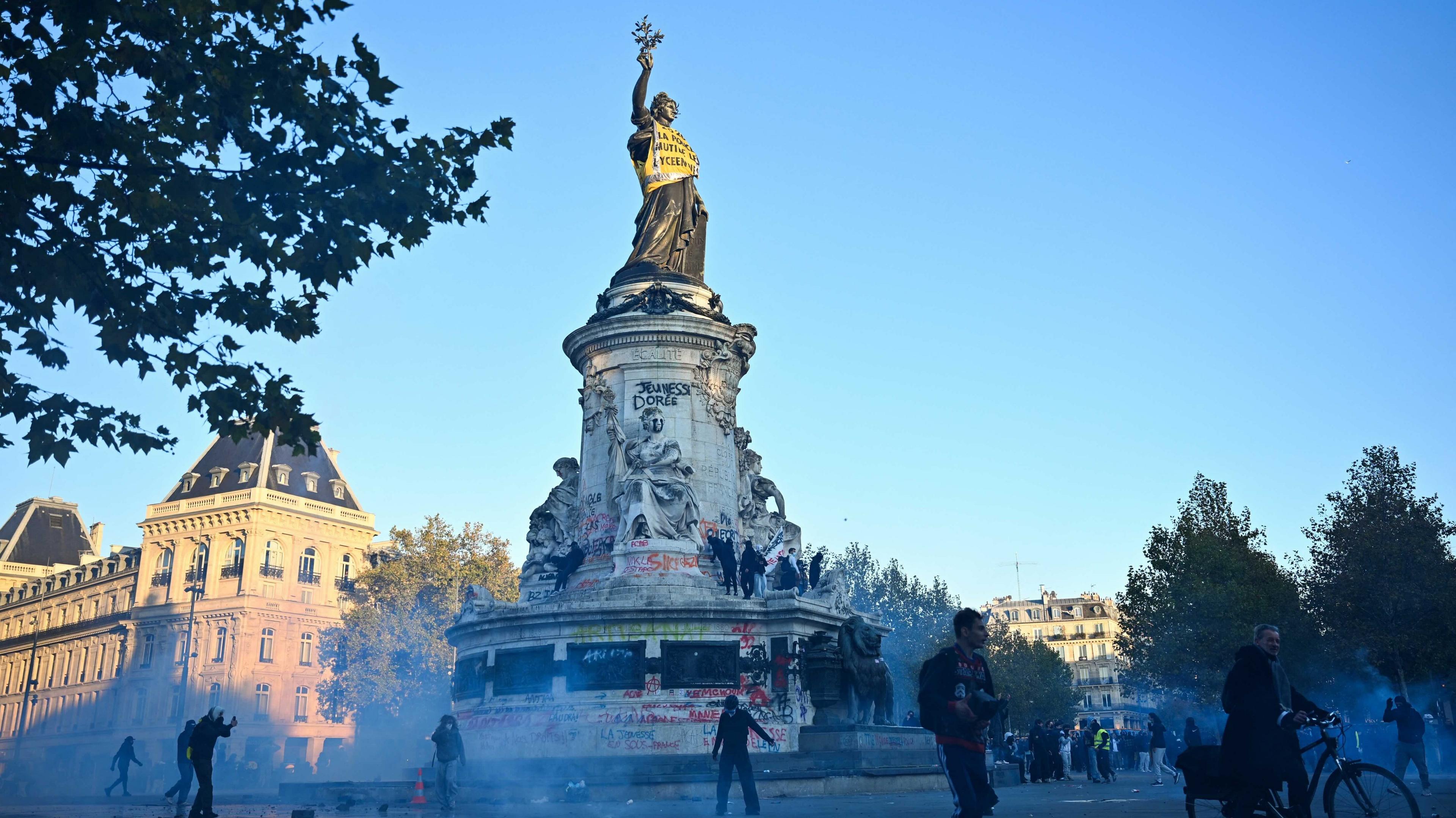 France’s Unrest: Riots, Looting, and a Government on the Brink