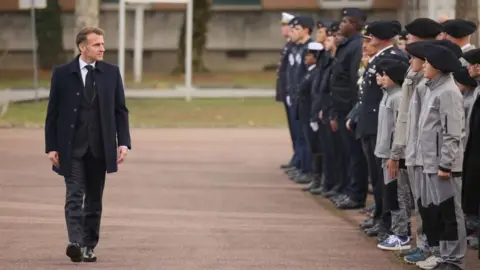 France Reintroduces Military Service: 3,000 Volunteers Set for Training in 2025