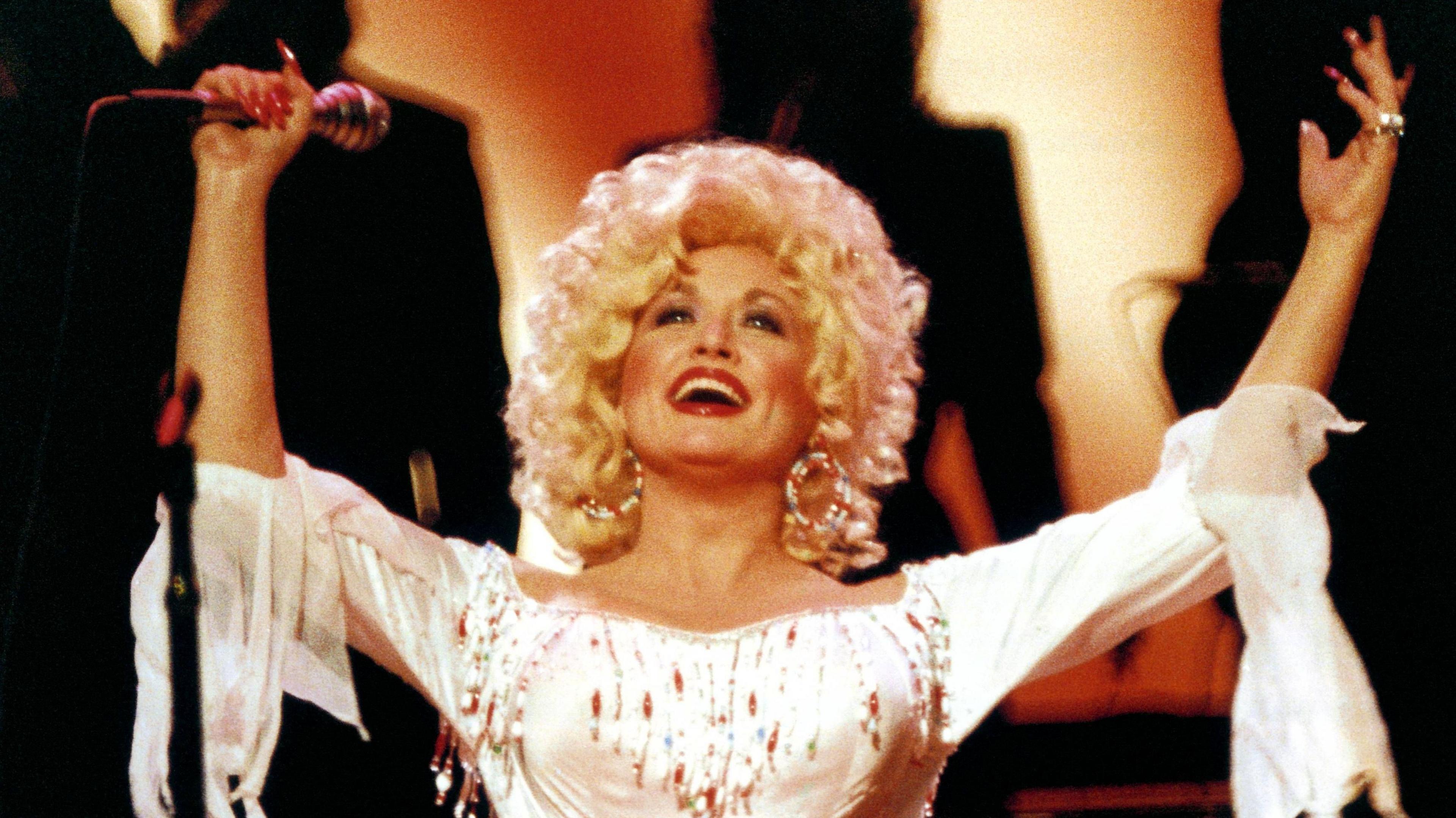 From Struck Nails to Global Anthem: Dolly Parton’s Unbreakable Songwriting Spark