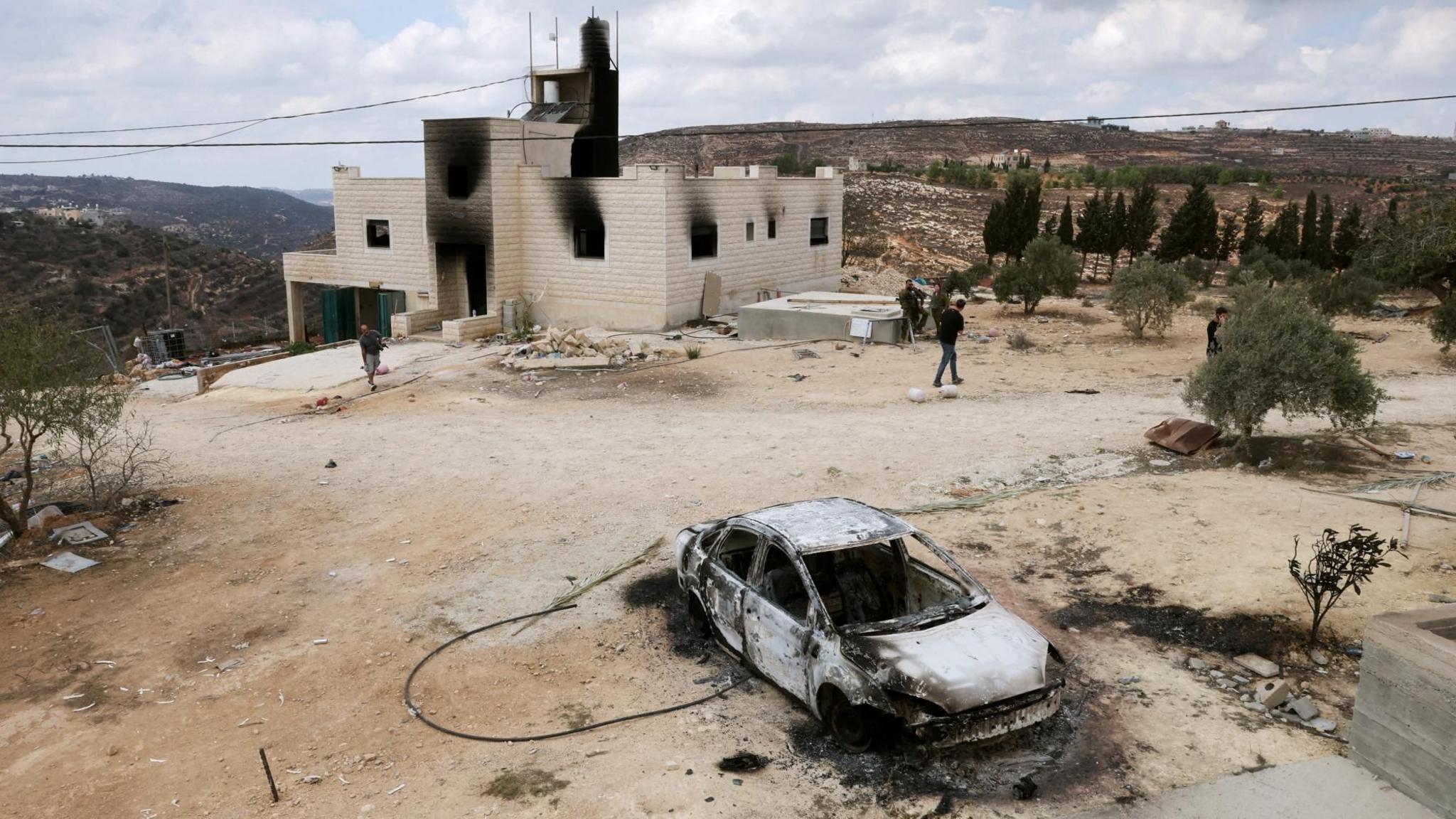 Settlers Attack West Bank Village, Block Family's Return: A Stark Crisis for Israeli Security Forces