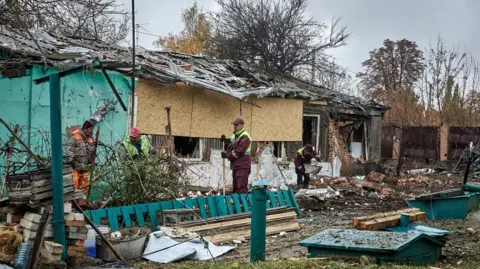 Trump's Diplomatic Struggles: A Study in Contrasts Between Gaza and Ukraine