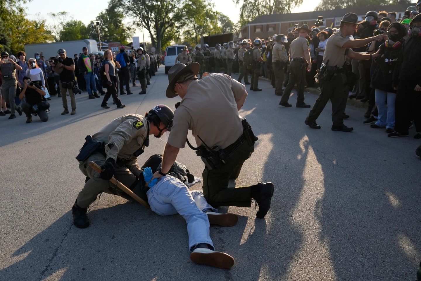 Federal Agents Detain Protesters Near Chicago Immigration Facility as Tensions Escalate
