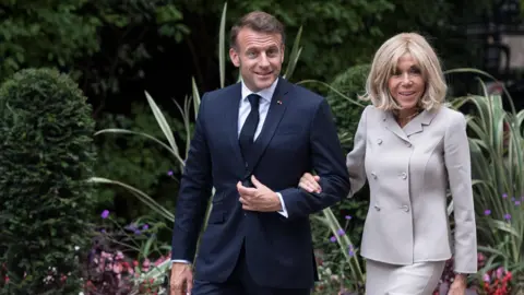 Macrons to Present Evidence in US Court to Counter Gender Allegations Against Brigitte