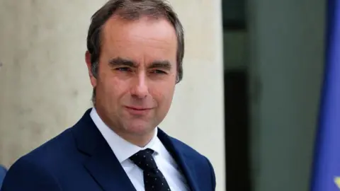 Sébastien Lecornu Resigns as French Prime Minister After Less Than a Month