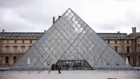 Water Leak at Louvre Museum Harms Hundreds of Books