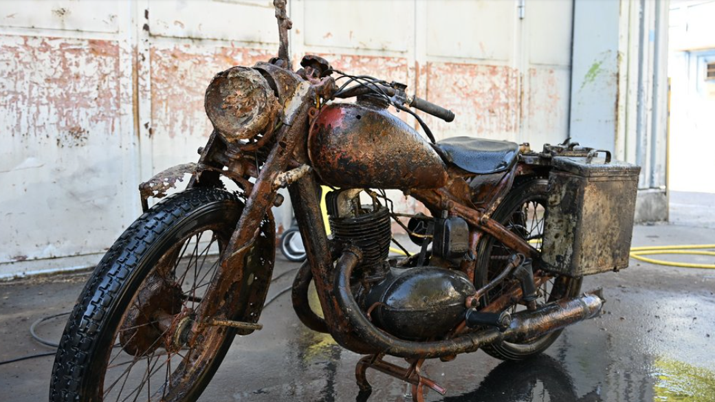 WWII Soldier Remains and Motorcycle Unearthed in Budapest’s Danube Amid Drought