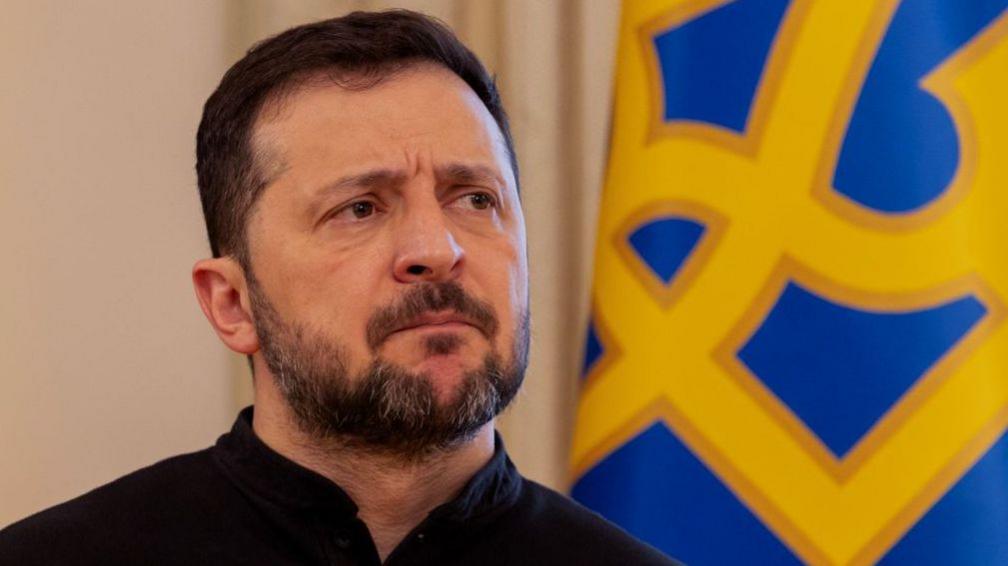 Zelenski Urges Airlines to Avoid Russian Airspace as Drone Threat Escalates