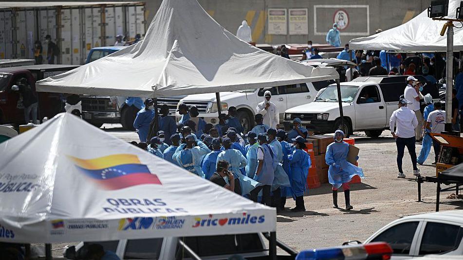 Families identify quake victims in La Guaira's makeshift morgue