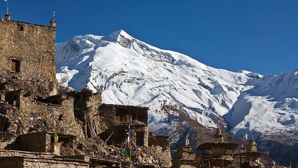 Avalanche claims 10 Nepali climbers at Himalayan base camp