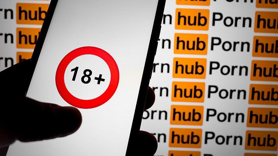 Pornhub Returns to Australia, Only for Adults on Apple Devices