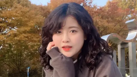Shocking Loss: Baek Se-hee, Author of 'I Want To Die but I Want To Eat Tteokbokki', Passes Away at 35