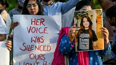 Death Sentence for Murderer of Pakistani TikTok Star